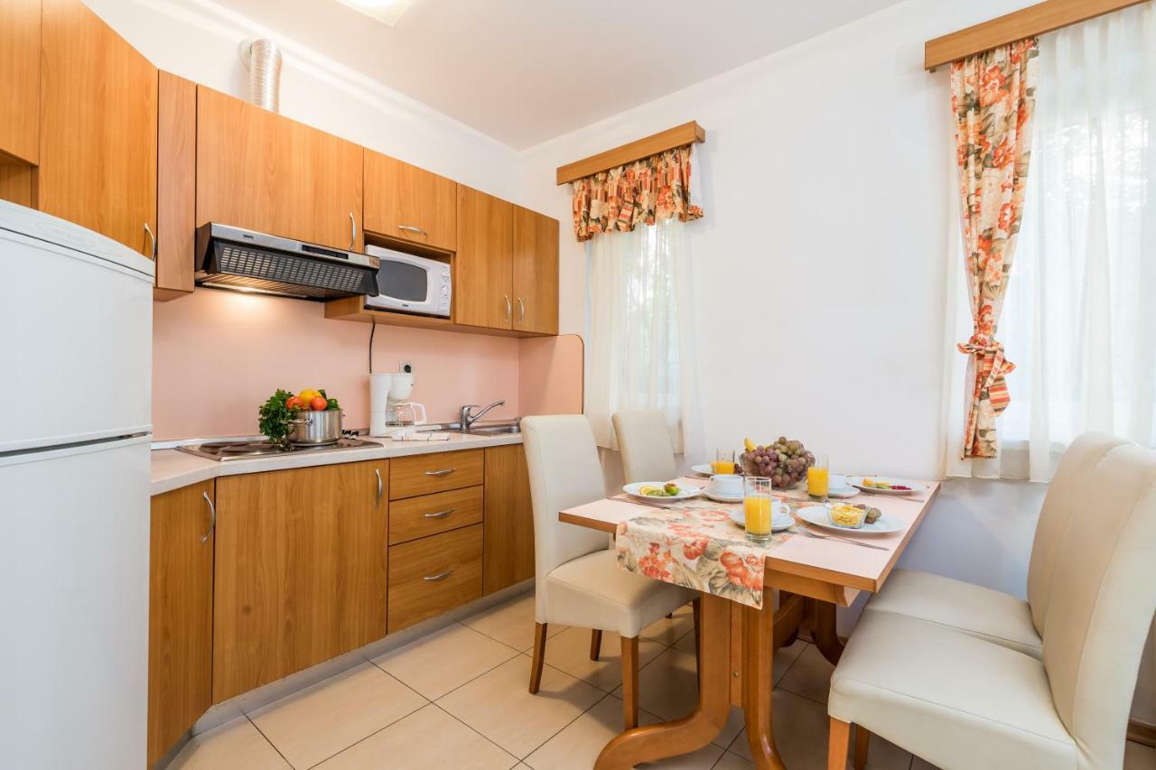 Villas Rab Palit Exteriör bild