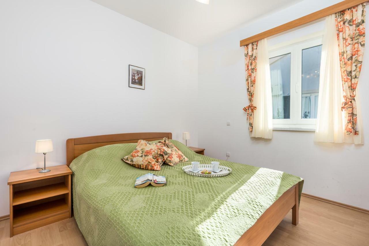 Villas Rab Palit Exteriör bild