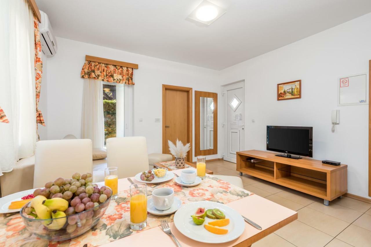 Villas Rab Palit Exteriör bild