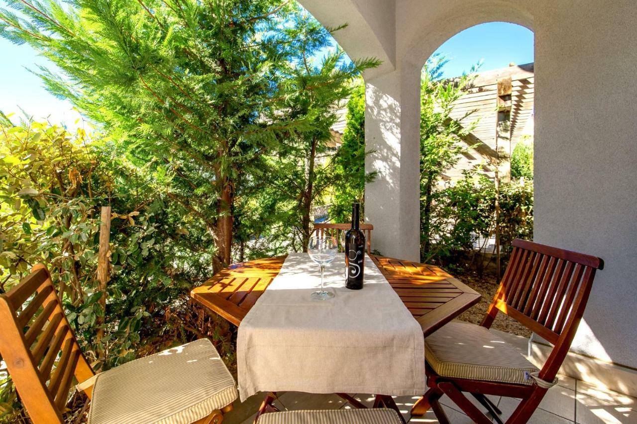Villas Rab Palit Exteriör bild