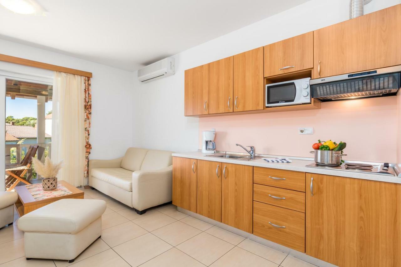 Villas Rab Palit Exteriör bild