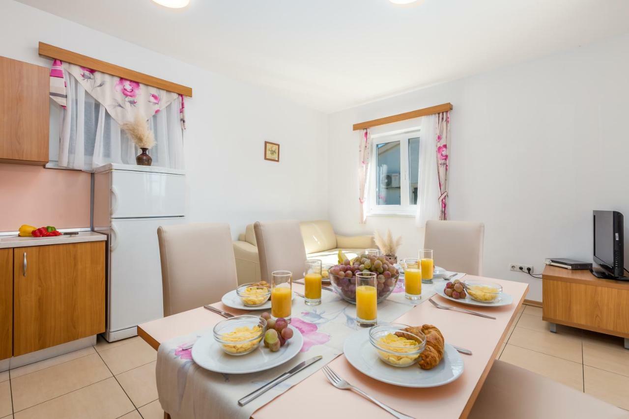 Villas Rab Palit Exteriör bild