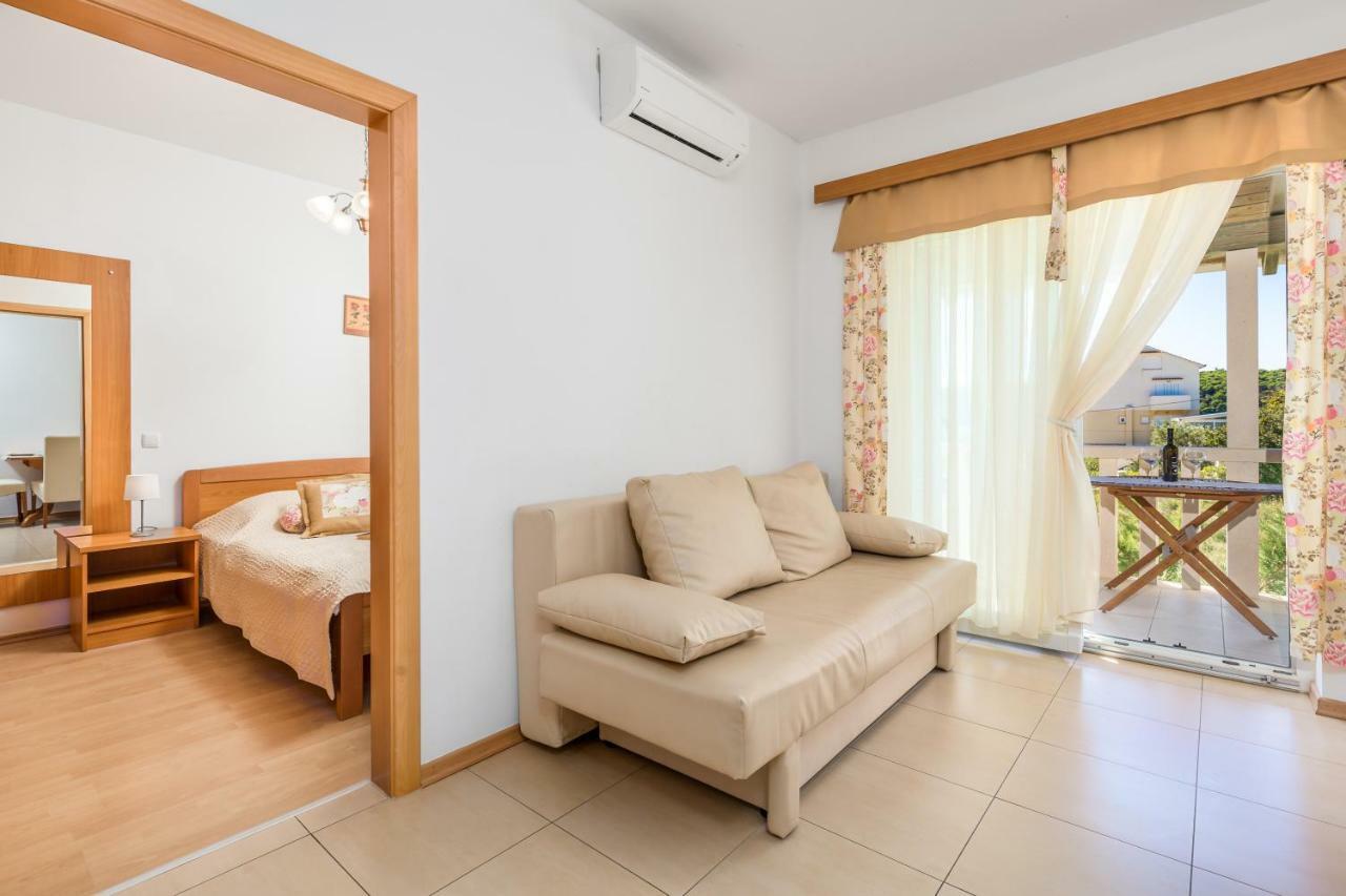 Villas Rab Palit Exteriör bild