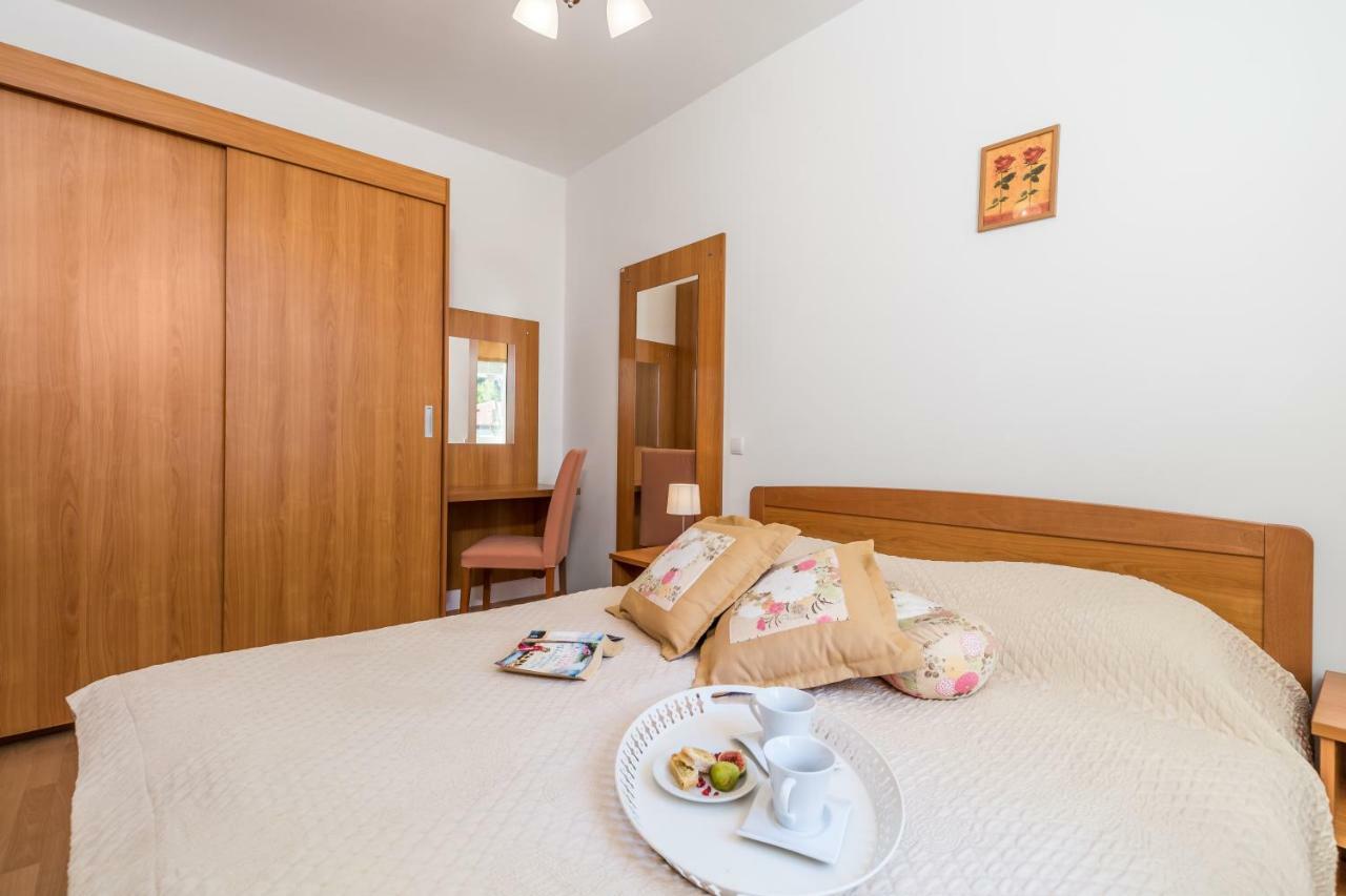 Villas Rab Palit Exteriör bild