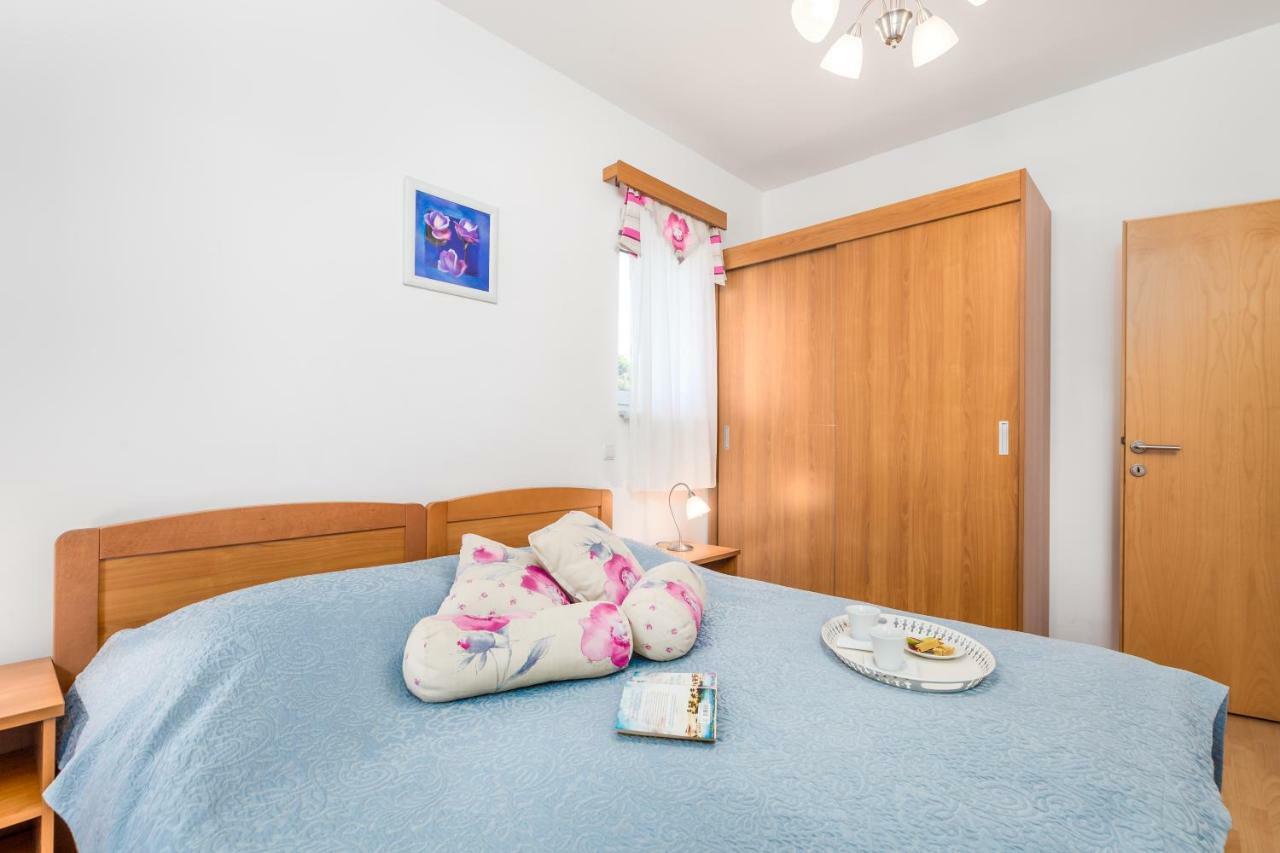 Villas Rab Palit Exteriör bild
